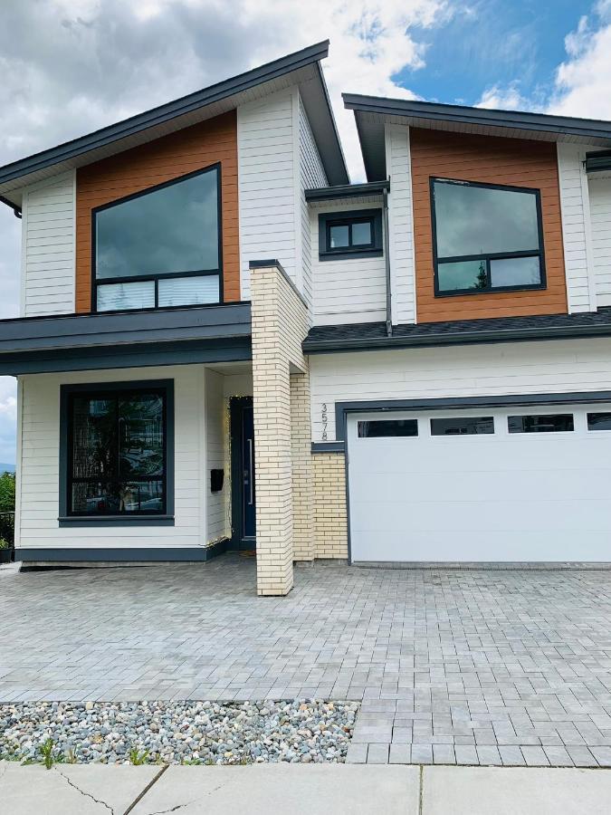 Baycrestone Apartment Coquitlam Exterior photo